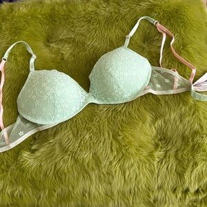 Victoria’s Secret push up bra